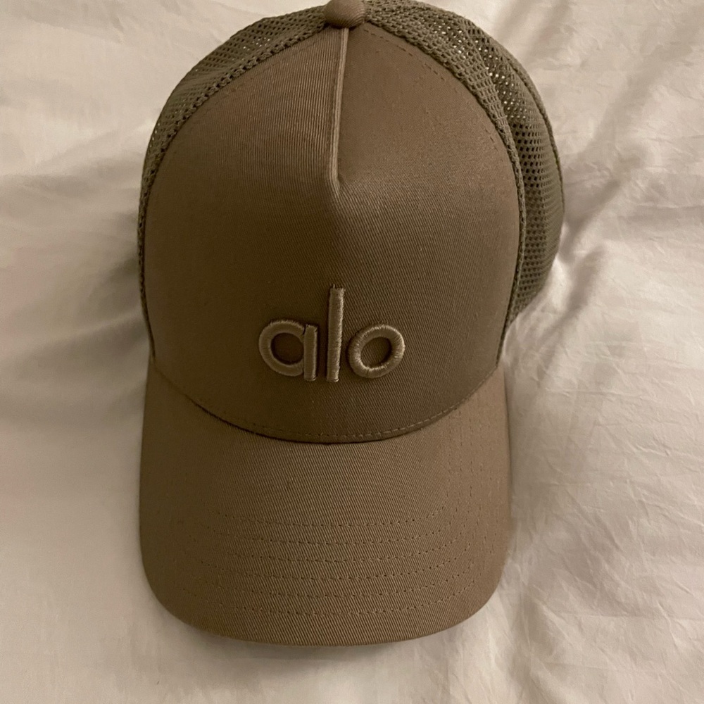 Alo Yoga District Trucker